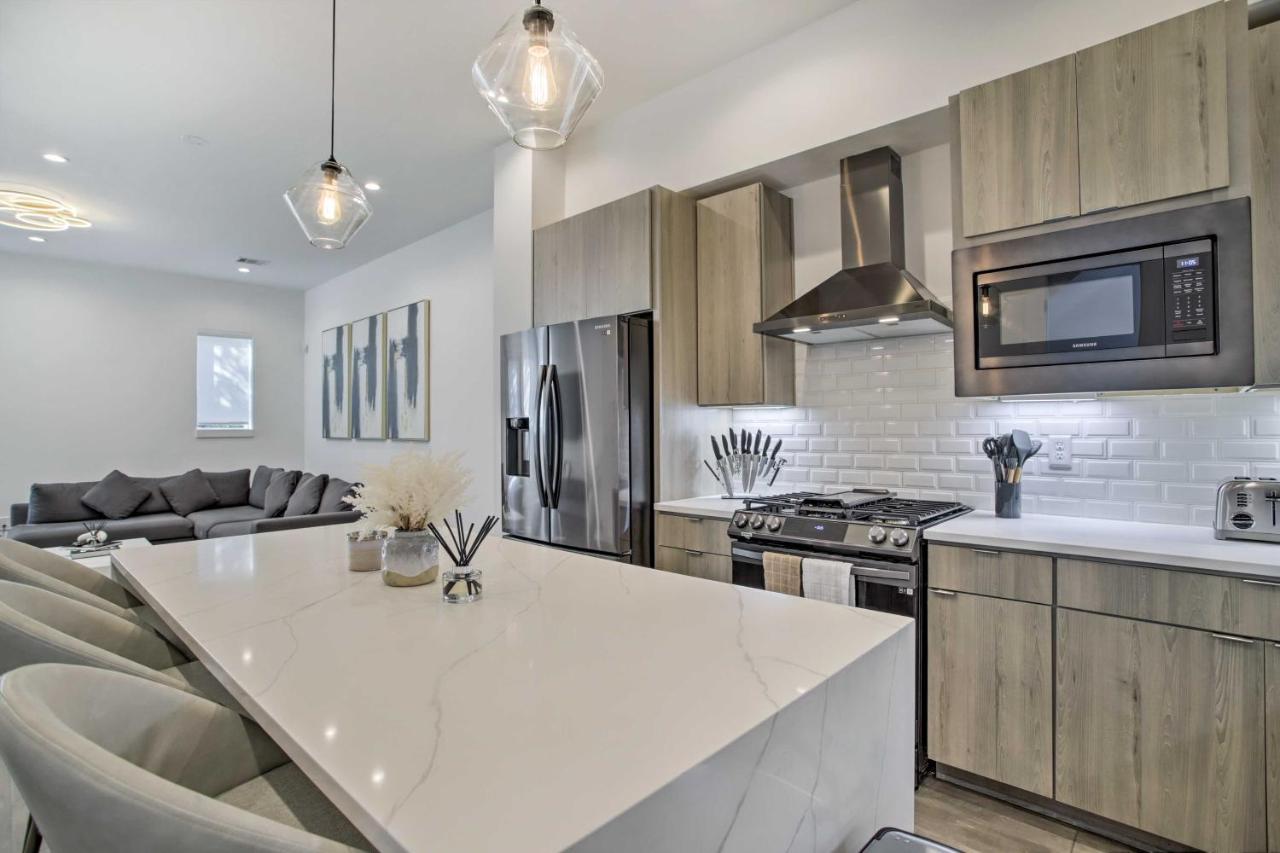 Newly-Built Luxury Galleria Area Townhome! Houston Eksteriør bilde