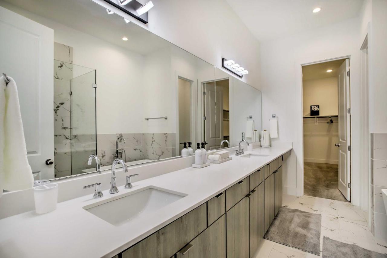 Newly-Built Luxury Galleria Area Townhome! Houston Eksteriør bilde